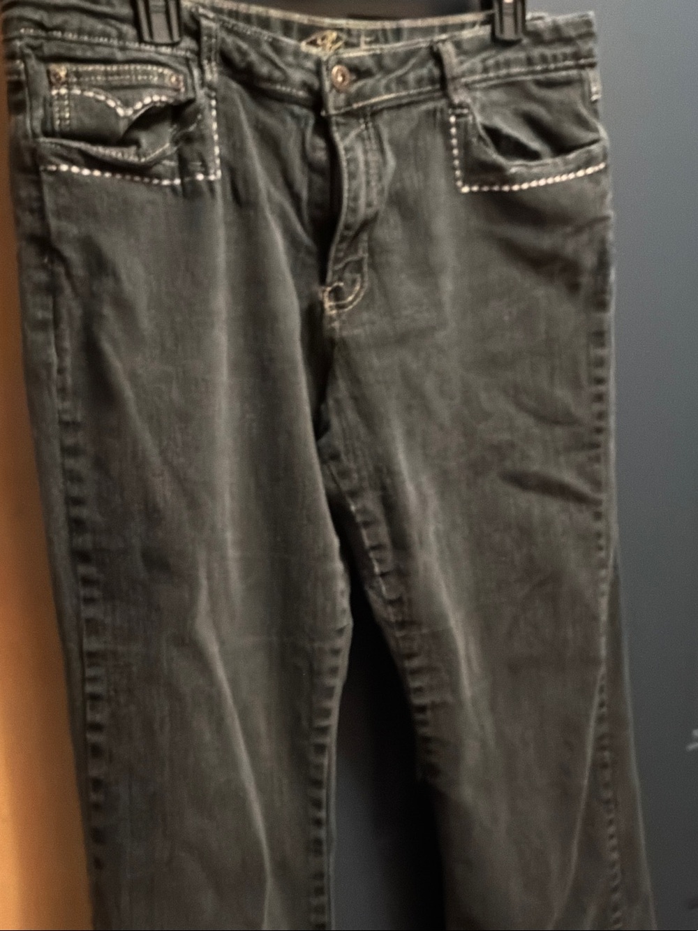Slim Straight Men's Black Jeans with Contrast Stitching